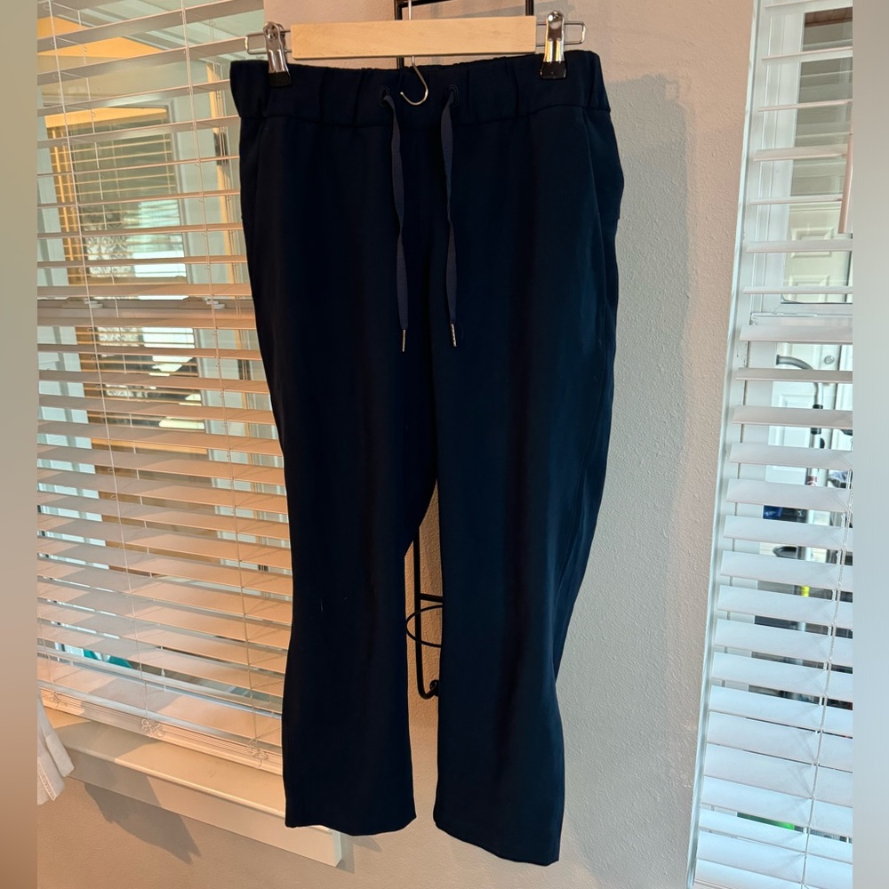 Lululemon size 6 joggers